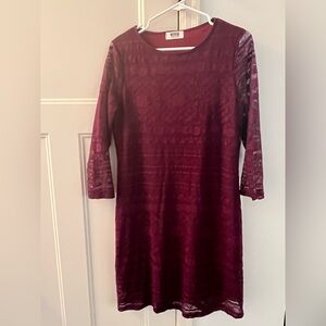 Boutique mid dress with a lace overlay